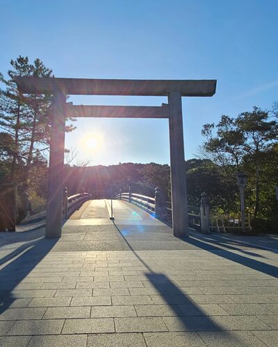 伊勢神宮 内宮 宇治橋から望む朝日